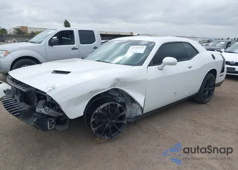2018 Dodge Challenger Sxt Plus z USA, uszkodzony, nr VIN 2C3CDZAG3JH229730